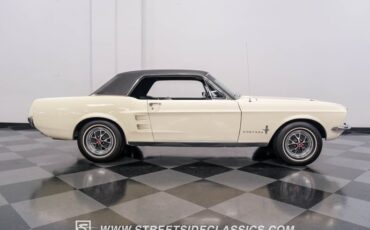 Unknown-Mustang-1967-Wimbledon-White-Black-1