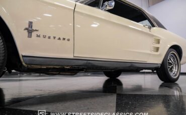 Unknown-Mustang-1967-Wimbledon-White-Black-19