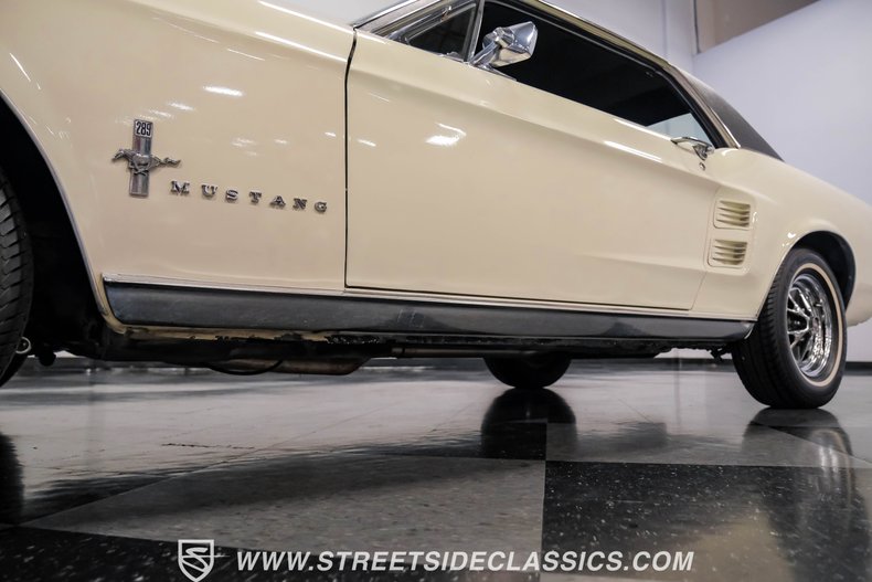 Unknown-Mustang-1967-Wimbledon-White-Black-19