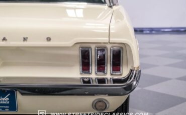 Unknown-Mustang-1967-Wimbledon-White-Black-23
