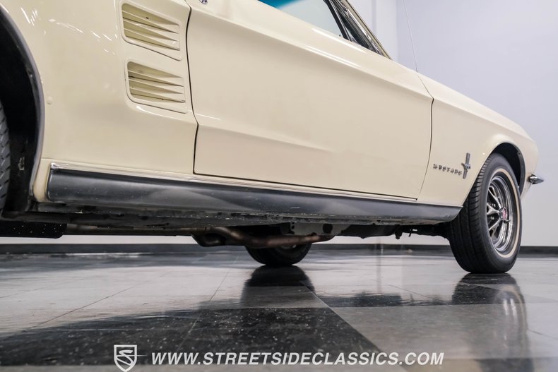 Unknown-Mustang-1967-Wimbledon-White-Black-24