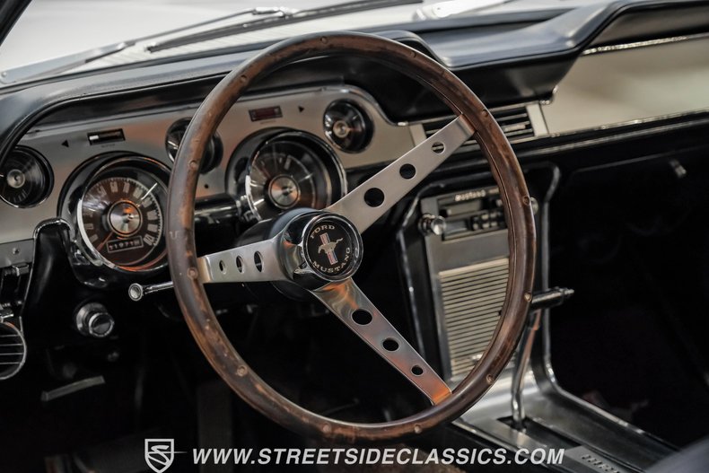 Unknown-Mustang-1967-Wimbledon-White-Black-41