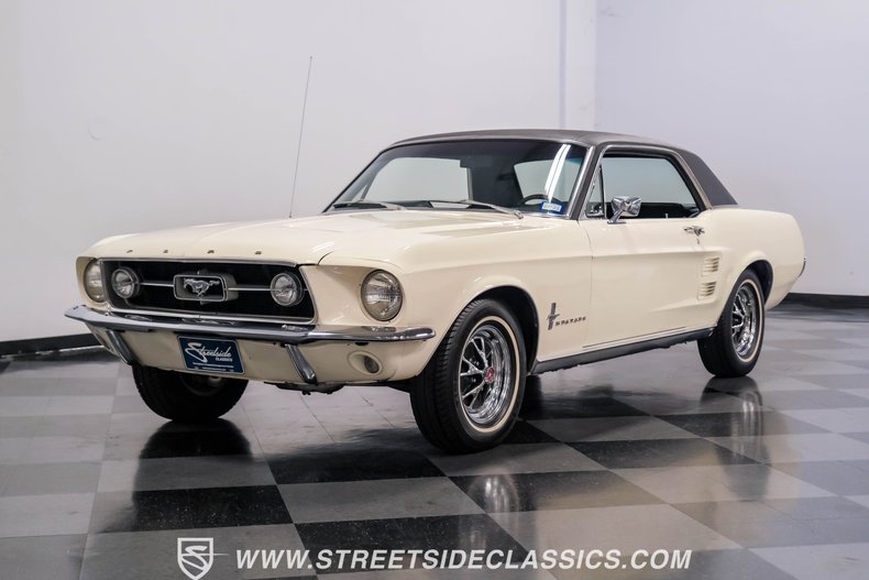 Unknown-Mustang-1967-Wimbledon-White-Black-5