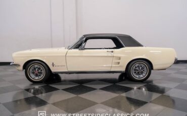 Unknown-Mustang-1967-Wimbledon-White-Black-6