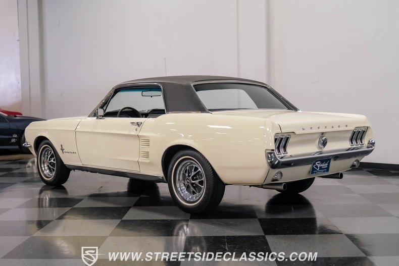 Unknown-Mustang-1967-Wimbledon-White-Black-7