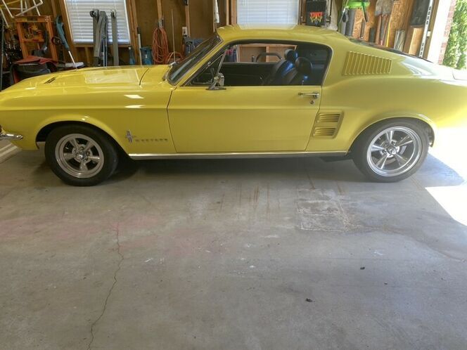 Unknown-Mustang-1967-Yellow-Black-7