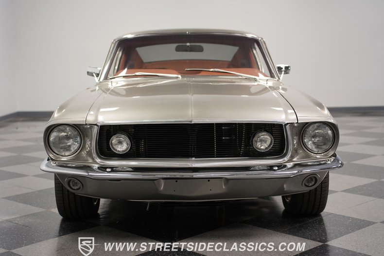 Unknown-Mustang-1968-Vapor-Silver-Cognac-2