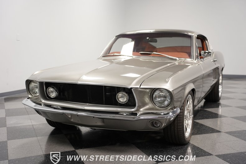 Unknown-Mustang-1968-Vapor-Silver-Cognac-3