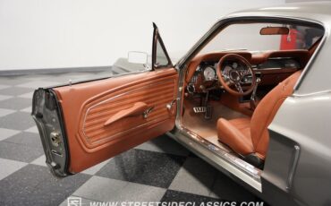 Unknown-Mustang-1968-Vapor-Silver-Cognac-37