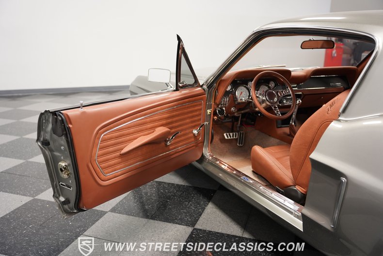 Unknown-Mustang-1968-Vapor-Silver-Cognac-37
