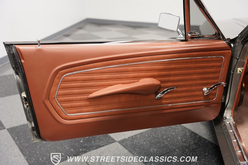 Unknown-Mustang-1968-Vapor-Silver-Cognac-38