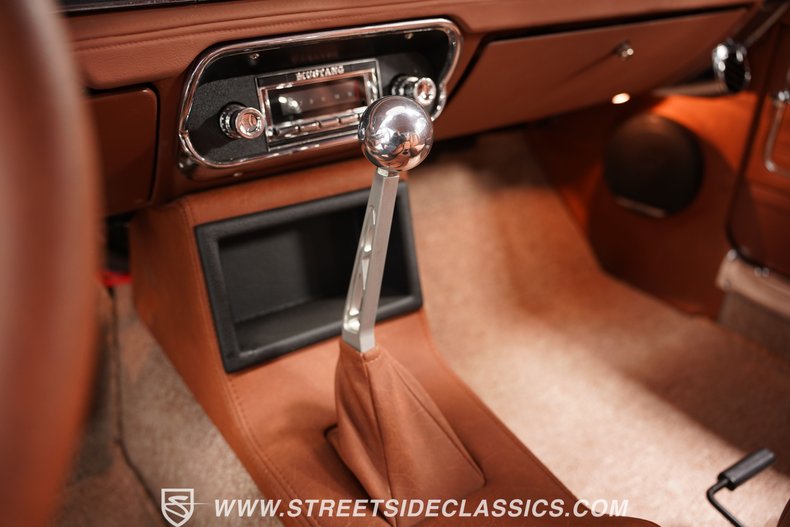 Unknown-Mustang-1968-Vapor-Silver-Cognac-44