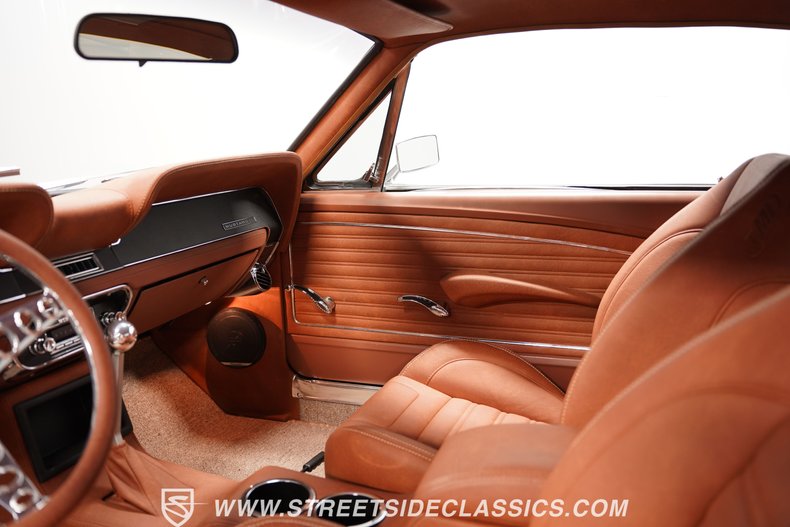 Unknown-Mustang-1968-Vapor-Silver-Cognac-46