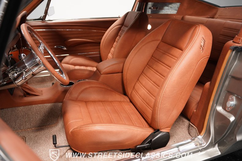 Unknown-Mustang-1968-Vapor-Silver-Cognac-47