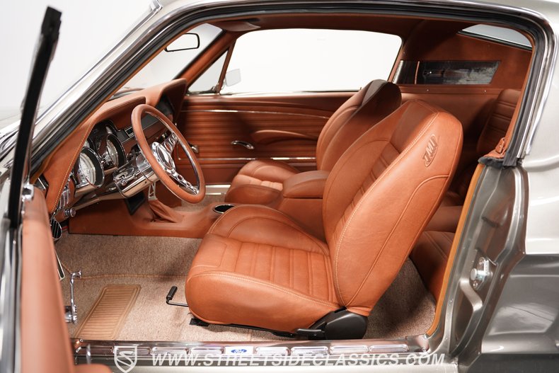 Unknown-Mustang-1968-Vapor-Silver-Cognac-6