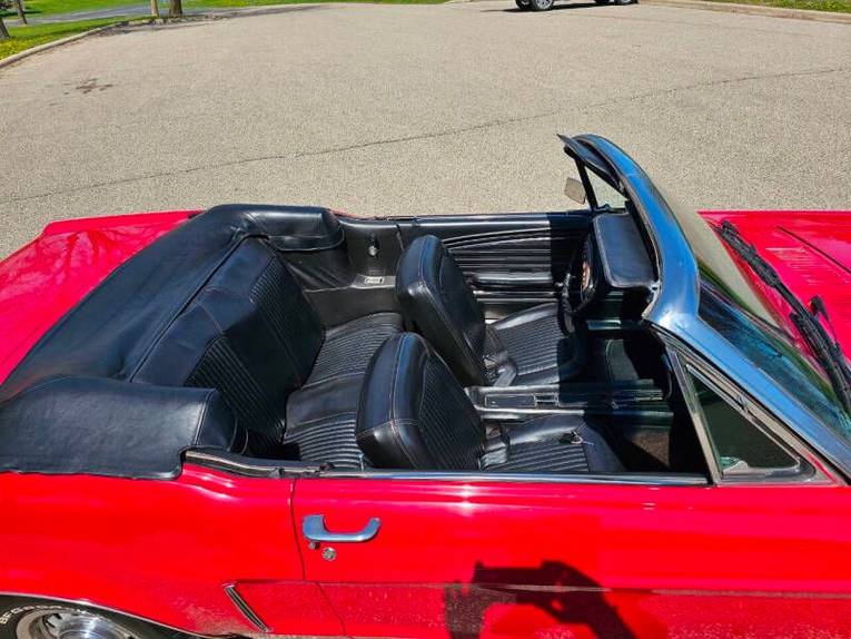Unknown-Mustang-1968-red-black-16