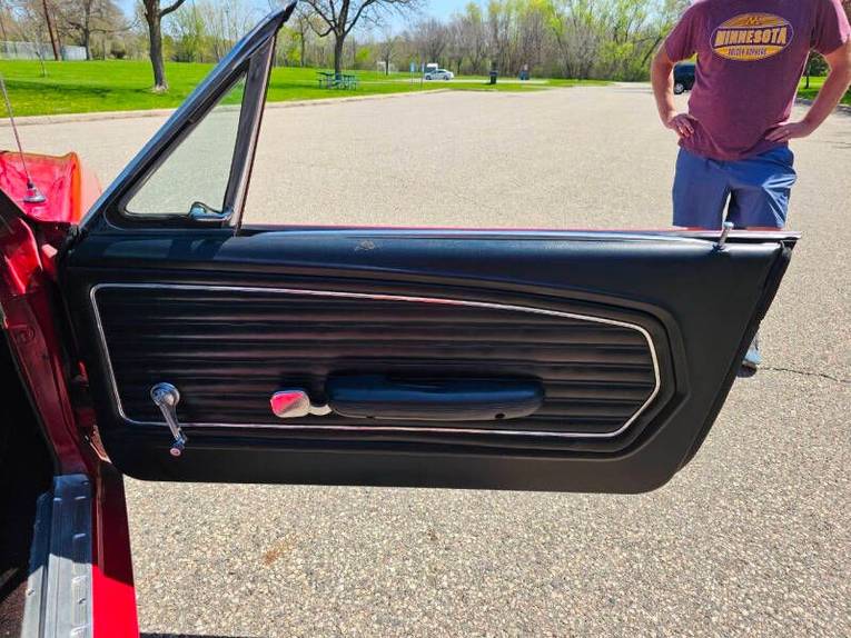 Unknown-Mustang-1968-red-black-24