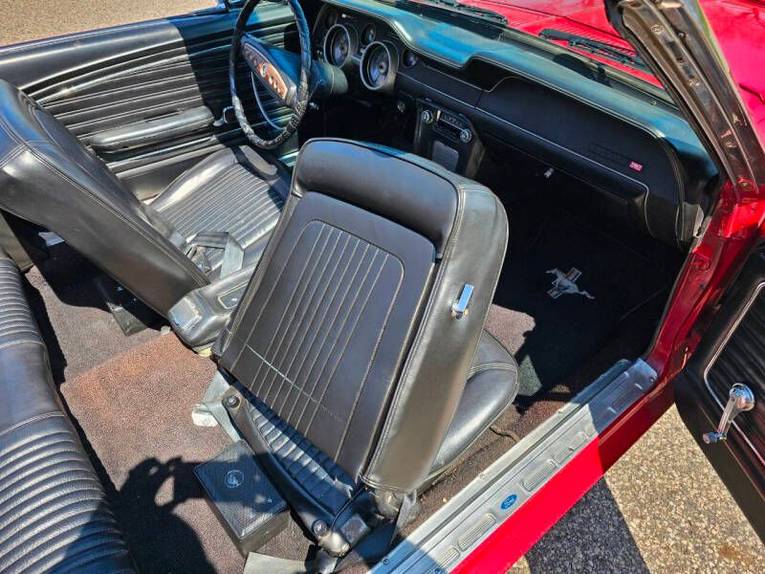 Unknown-Mustang-1968-red-black-27