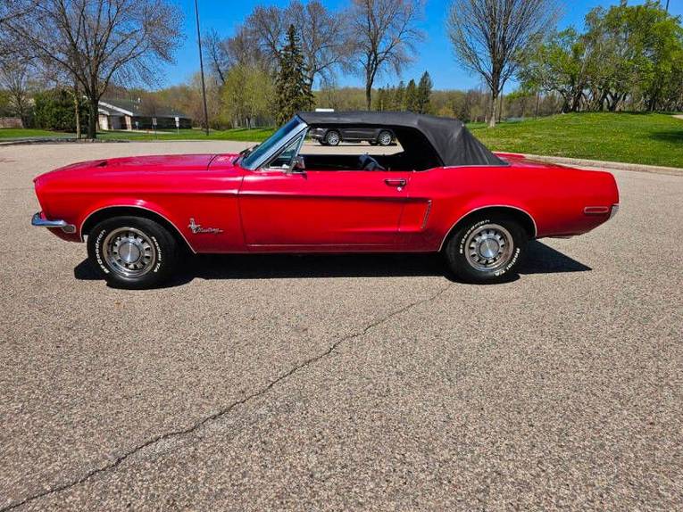 Unknown-Mustang-1968-red-black-29