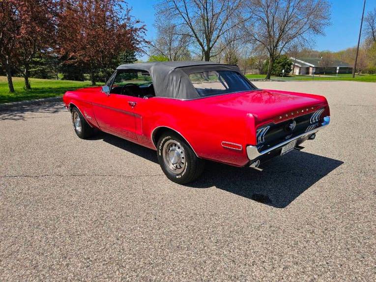 Unknown-Mustang-1968-red-black-30