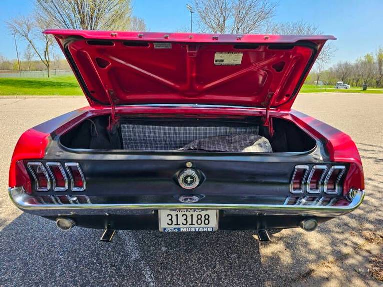 Unknown-Mustang-1968-red-black-33