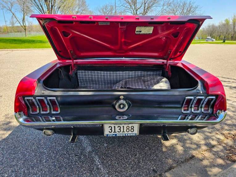 Unknown-Mustang-1968-red-black-34