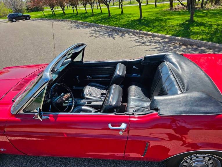 Unknown-Mustang-1968-red-black-39