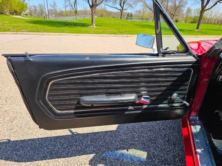 Unknown-Mustang-1968-red-black-4