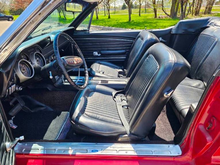 Unknown-Mustang-1968-red-black-5