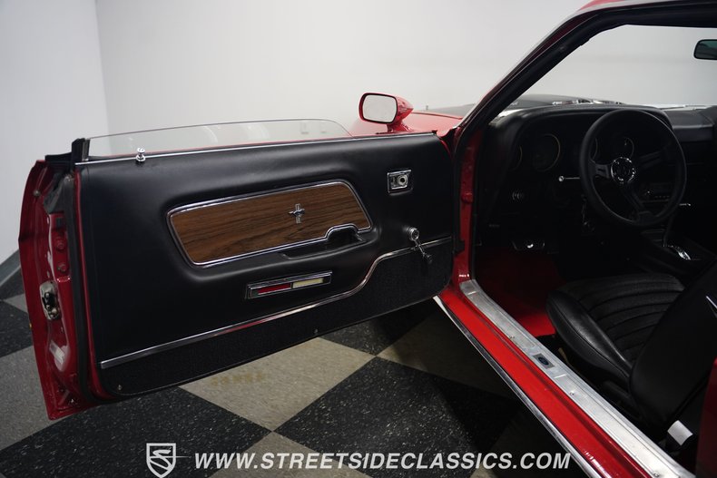 Unknown-Mustang-1969-Candy-Apple-Red-Black-44