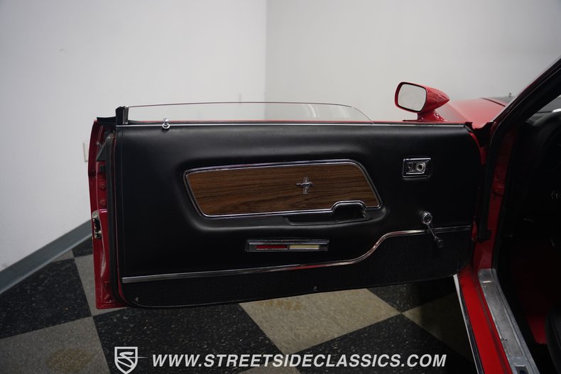 Unknown-Mustang-1969-Candy-Apple-Red-Black-45