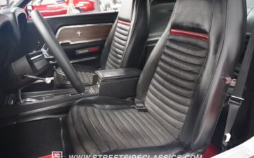 Unknown-Mustang-1969-Candy-Apple-Red-Black-6