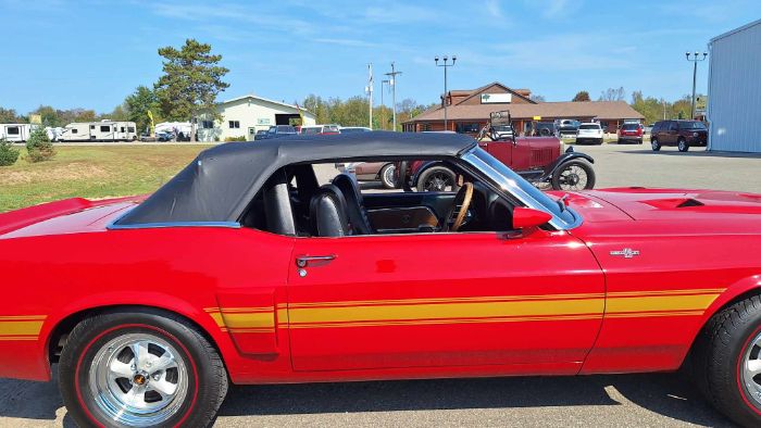 Unknown-Mustang-1969-Red-Black-9