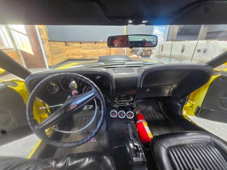 Unknown-Mustang-1969-yellow-black-10