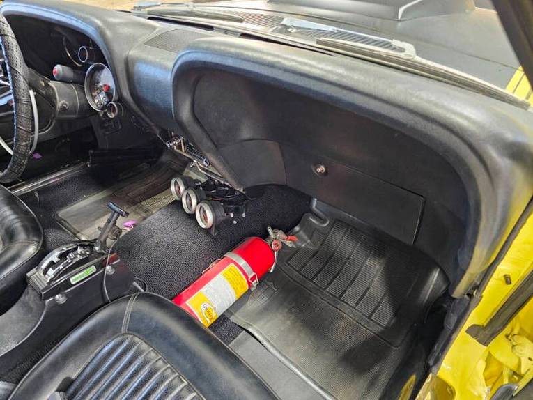 Unknown-Mustang-1969-yellow-black-11