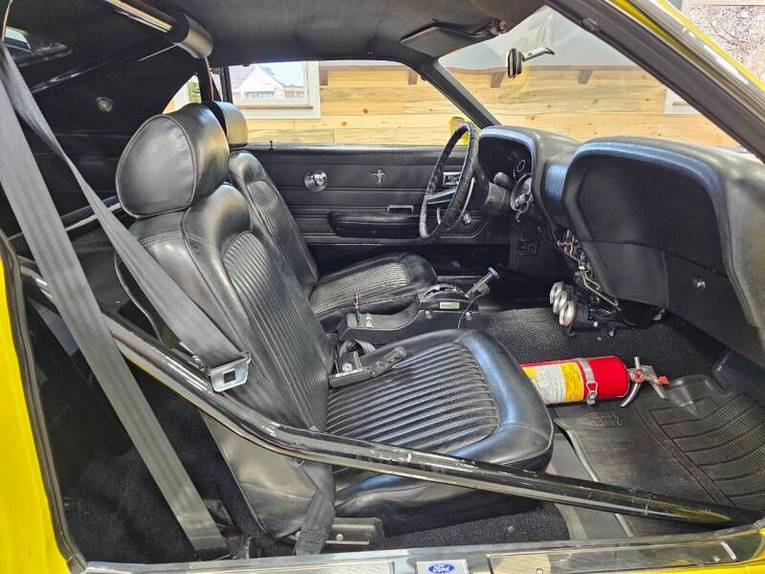 Unknown-Mustang-1969-yellow-black-30