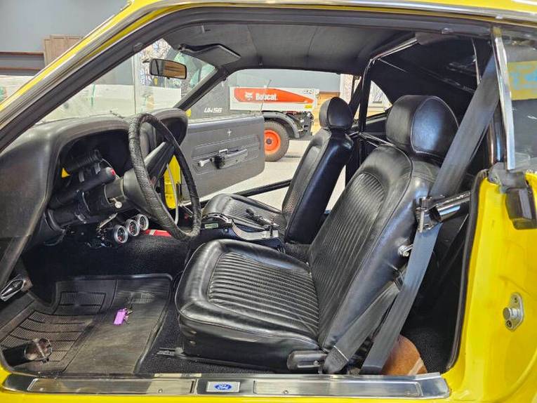 Unknown-Mustang-1969-yellow-black-8