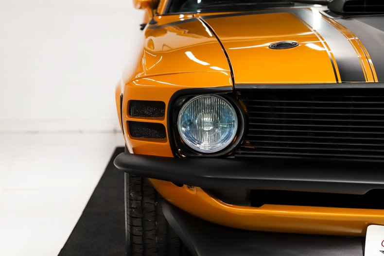 Unknown-Mustang-1970-Butterscotch-Metalli-Black-42