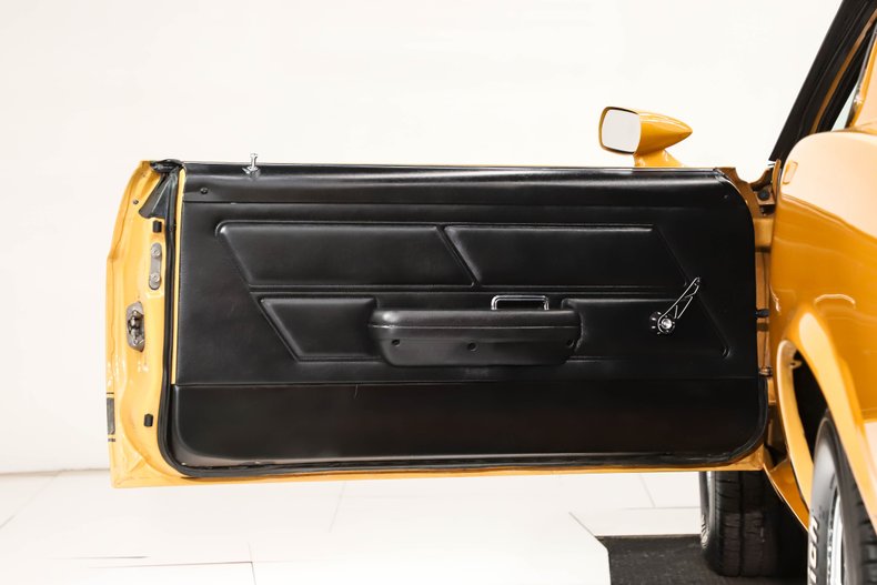 Unknown-Mustang-1970-Butterscotch-Metalli-Black-9