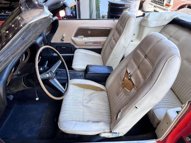 Unknown-Mustang-1970-Calypso-CoralWhite-White-Knit-Vinyl-Del-18