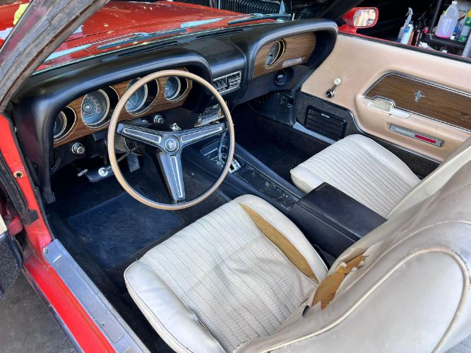 Unknown-Mustang-1970-Calypso-CoralWhite-White-Knit-Vinyl-Del-19