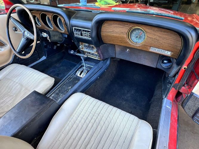 Unknown-Mustang-1970-Calypso-CoralWhite-White-Knit-Vinyl-Del-25