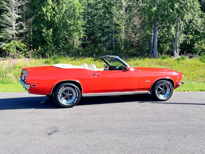 Unknown-Mustang-1970-Calypso-CoralWhite-White-Knit-Vinyl-Del-44