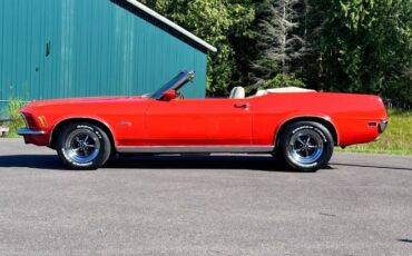 Unknown-Mustang-1970-Calypso-CoralWhite-White-Knit-Vinyl-Del-9