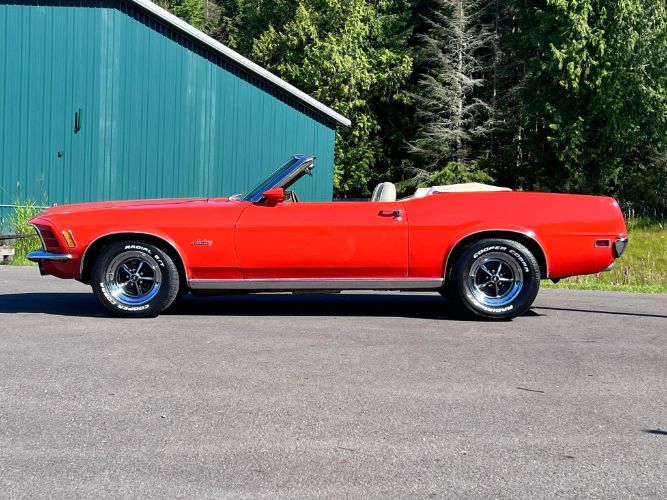 Unknown-Mustang-1970-Calypso-CoralWhite-White-Knit-Vinyl-Del-9