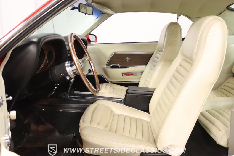 Unknown-Mustang-1970-Red-White-2