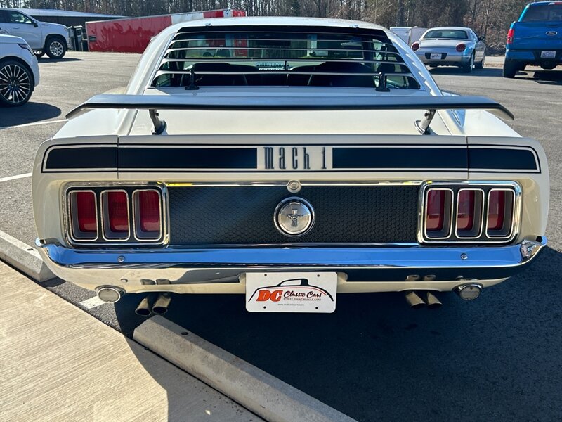 Unknown-Mustang-1970-White-Black-17