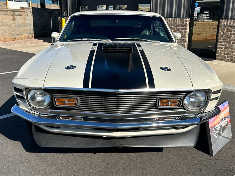 Unknown-Mustang-1970-White-Black-2