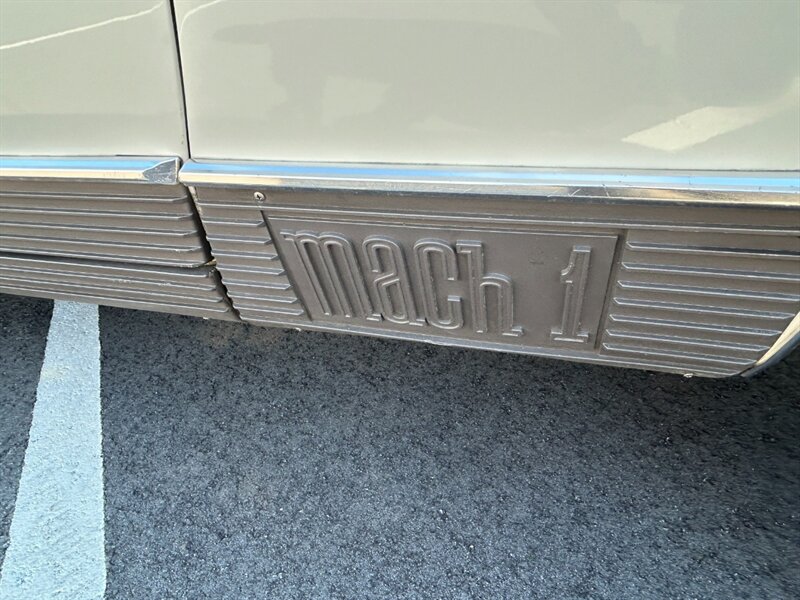 Unknown-Mustang-1970-White-Black-22