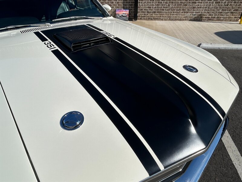Unknown-Mustang-1970-White-Black-25